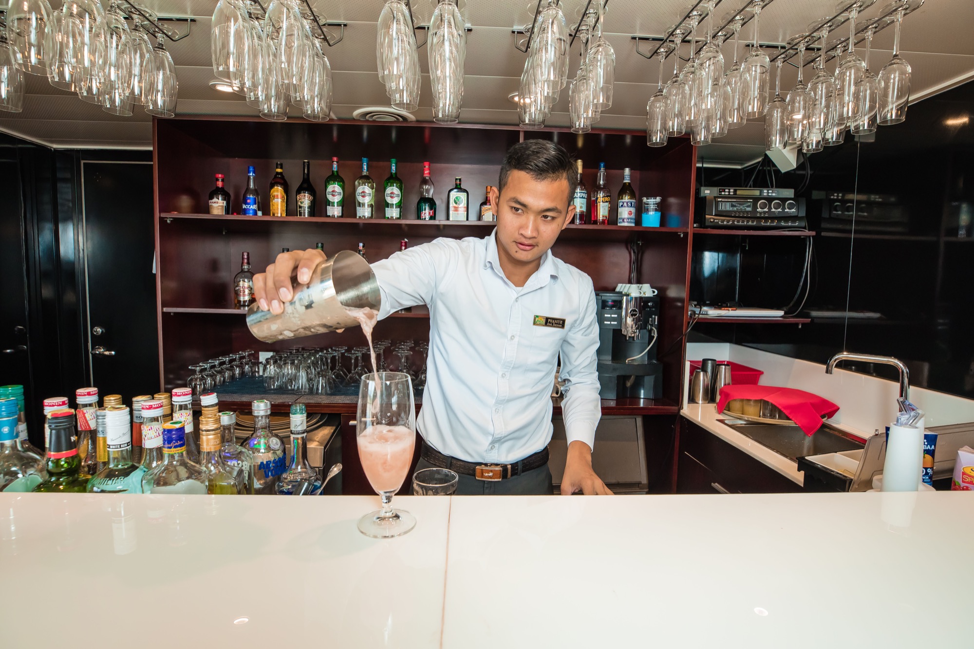 CroisiEurope RV Indochine II Bar 2.jpg